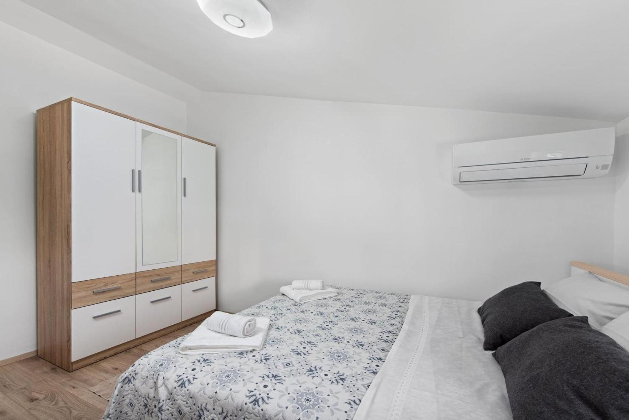 Holiday Home Sea Premantura Exterior photo